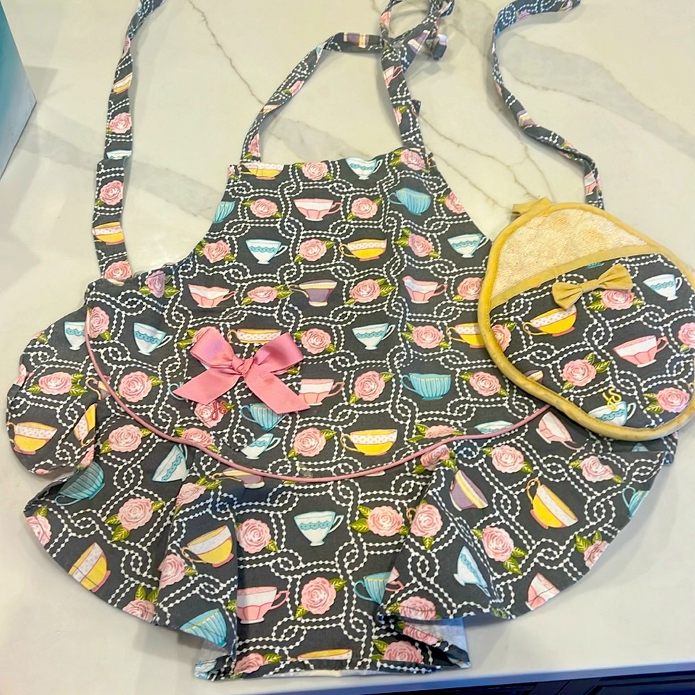 Jessie Steele Childs apron & pot holder - roses and teapots design SET 🌹 🫖 🩷